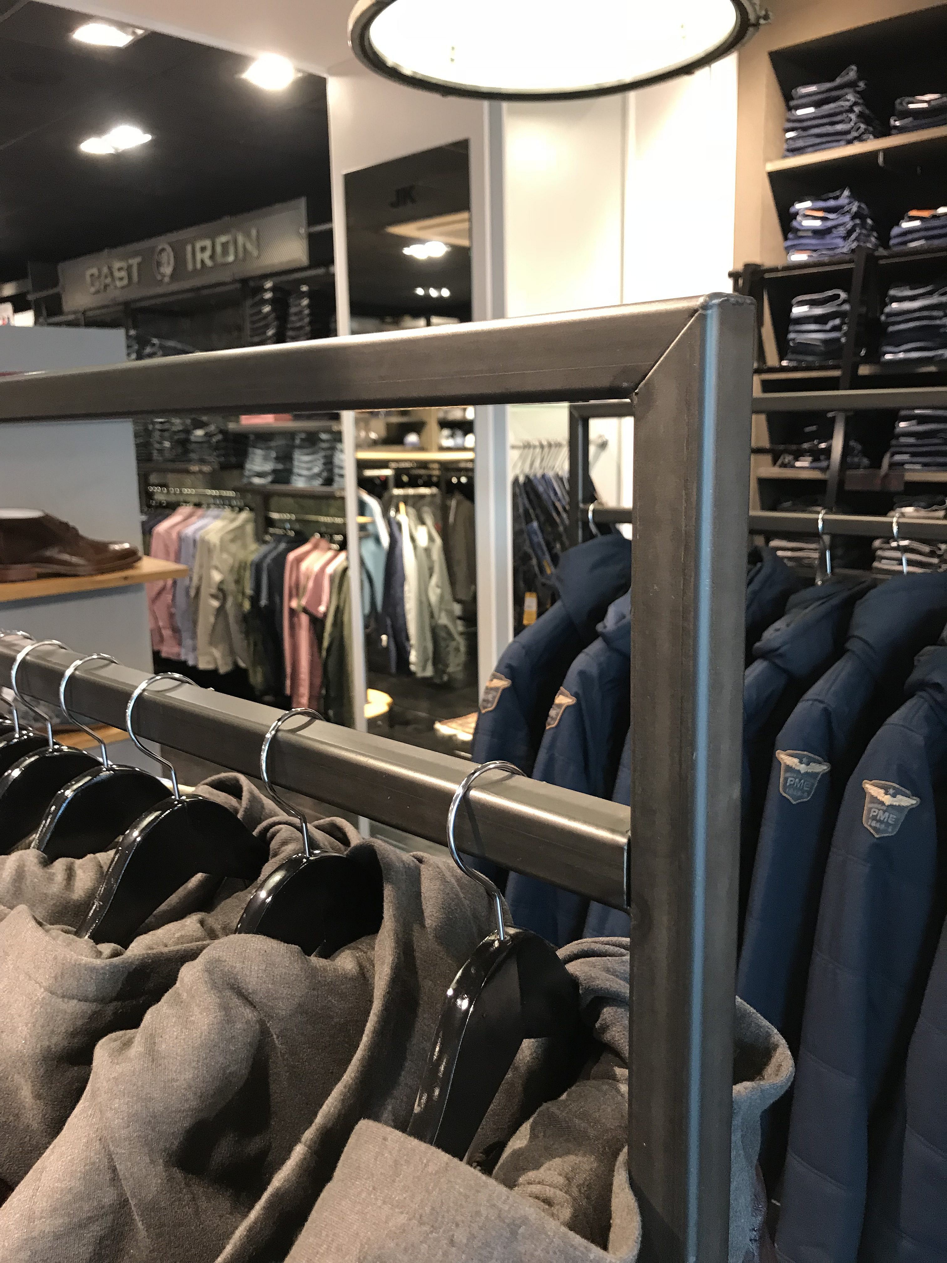 Kledingrek Apeldoorn detail